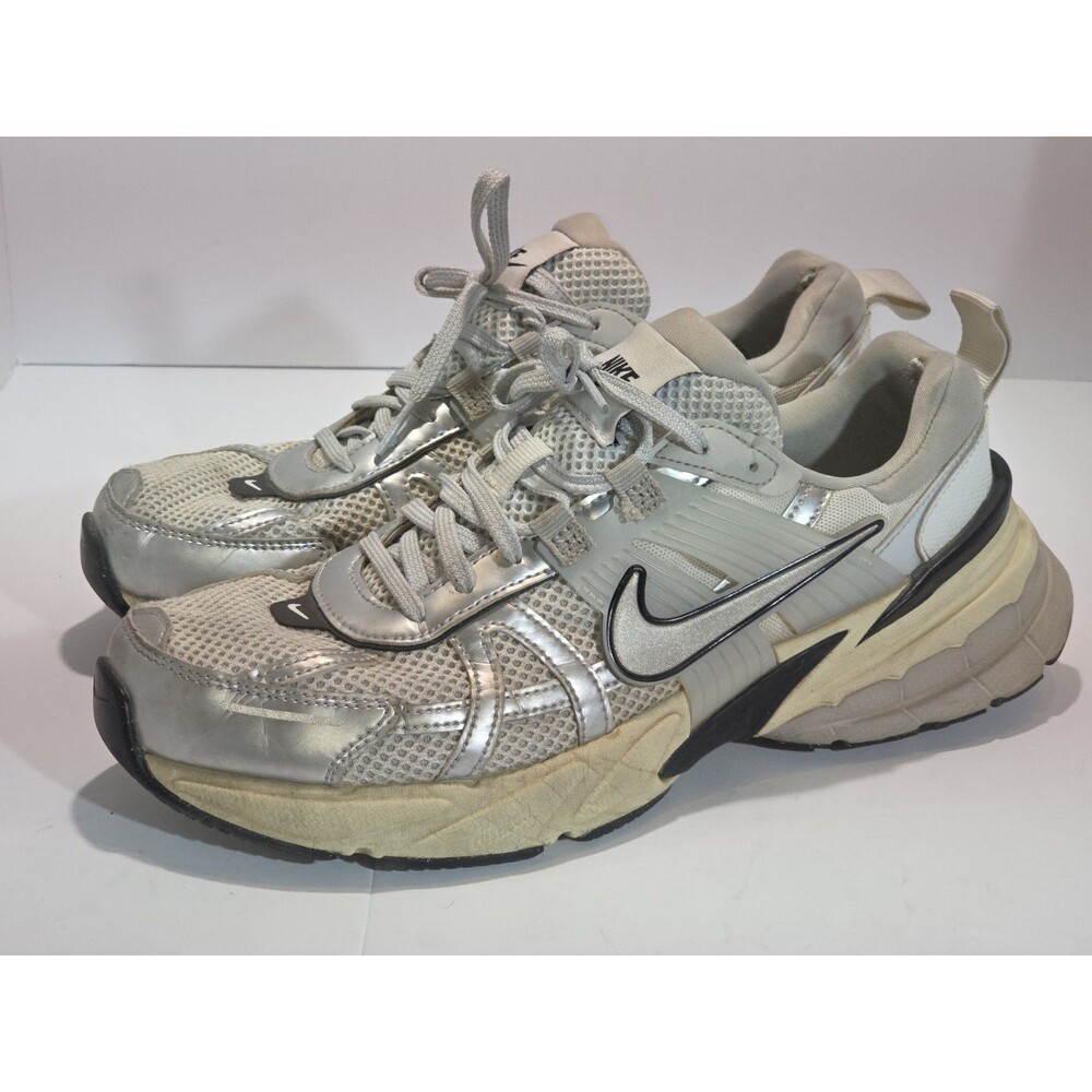 Nike V2K Run Women's Size 9.5 Sneaker Trainer Sports Running Shoes FD0736 100